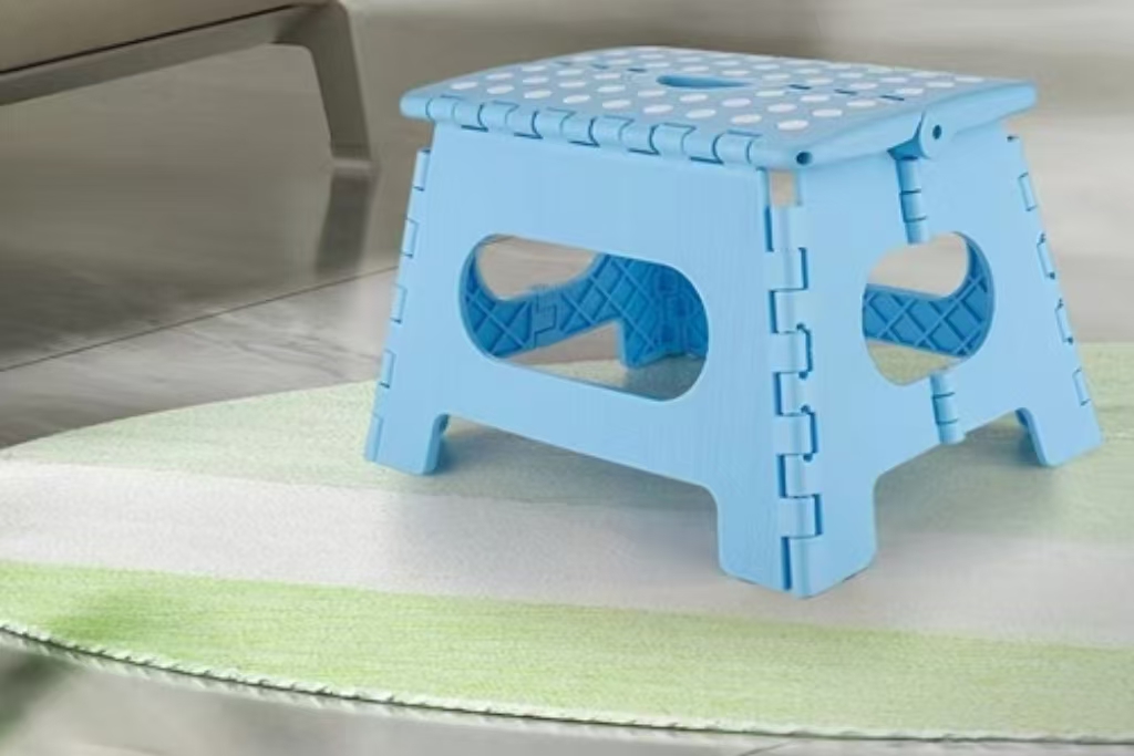 Banqueta plástica plegable para niño